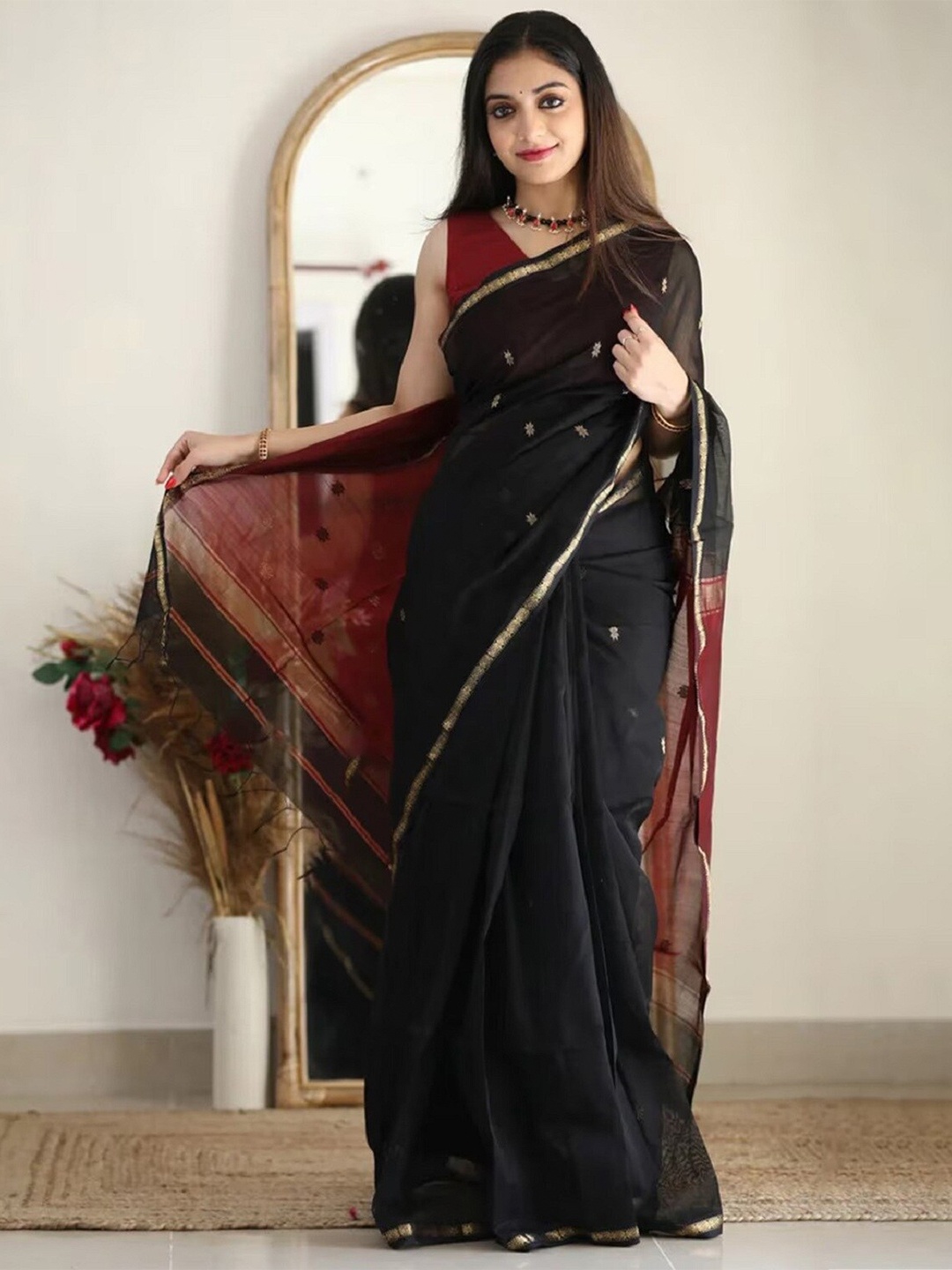 

APNISHA Ethnic Motifs Woven Design Zari Pure Cotton Saree, Black