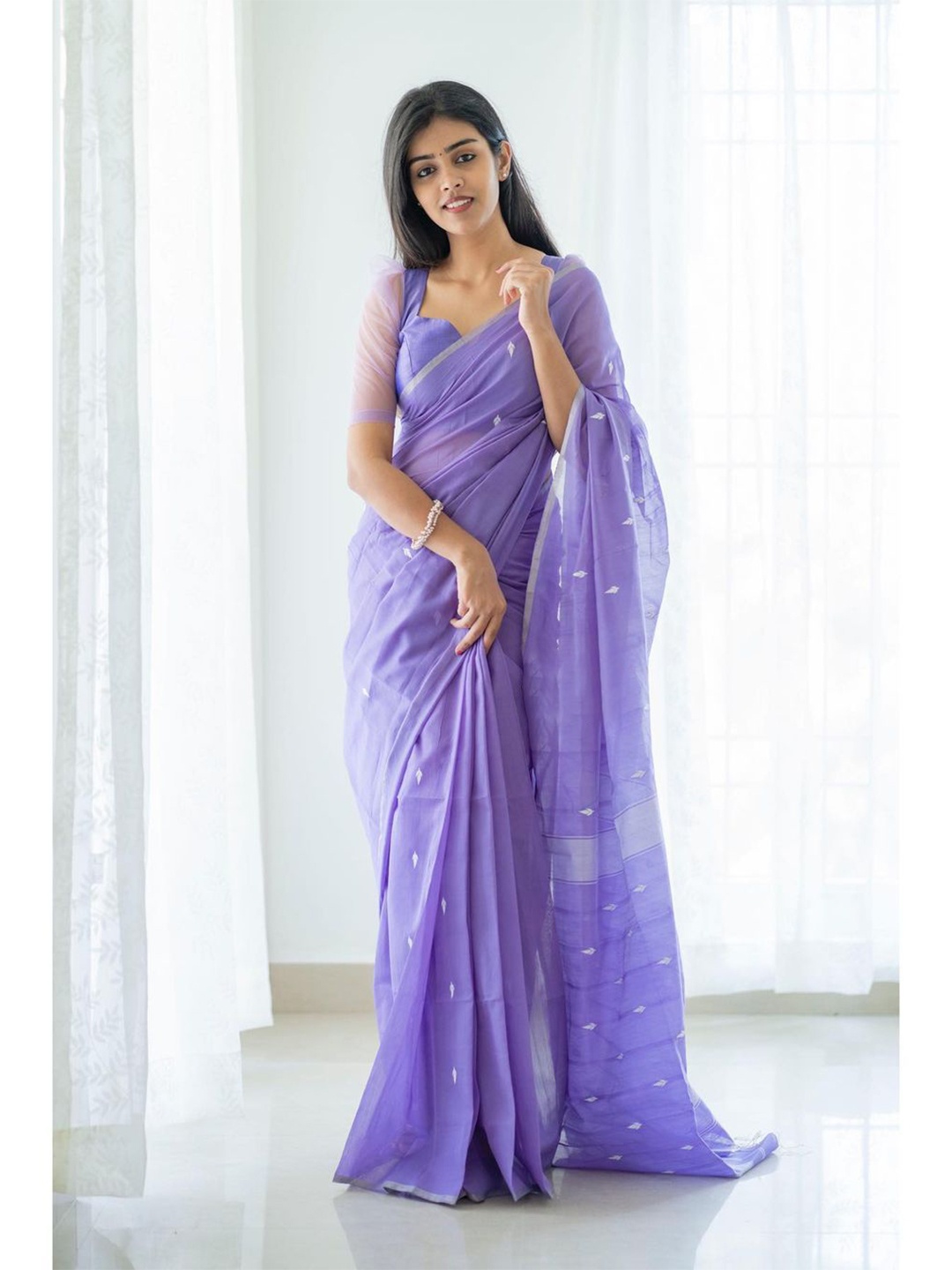 

APNISHA Ethnic Motifs Woven Design Zari Pure Linen Saree, Lavender