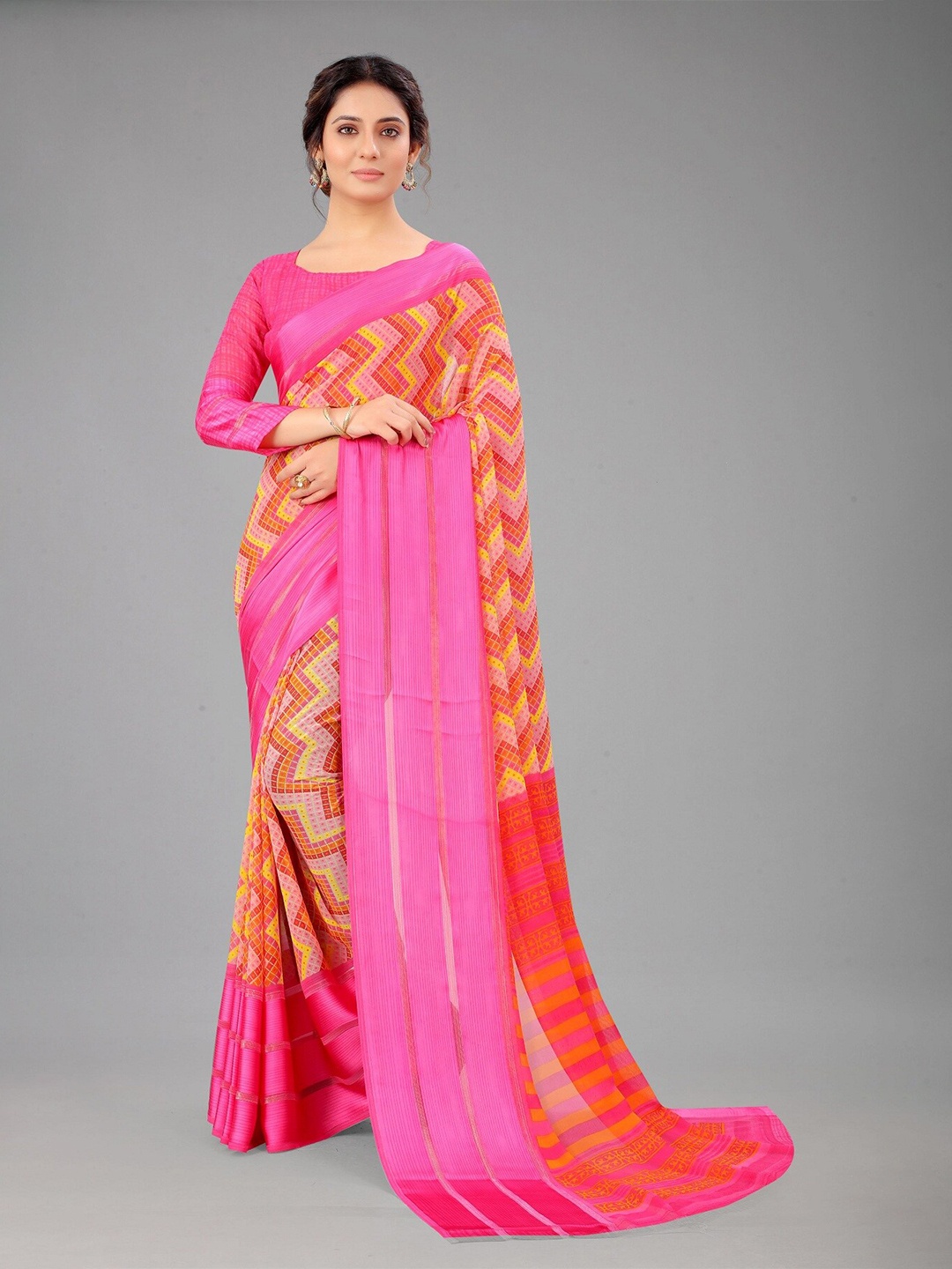 

APNISHA Geometric Printed Pure Georgette Saree, Pink