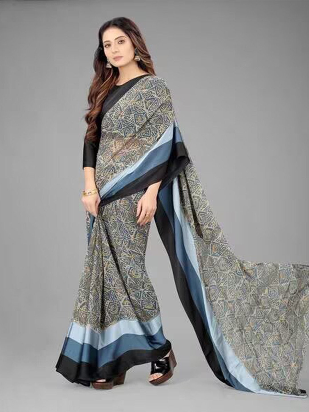 

APNISHA Geometric Printed Pure Georgette Saree, Grey