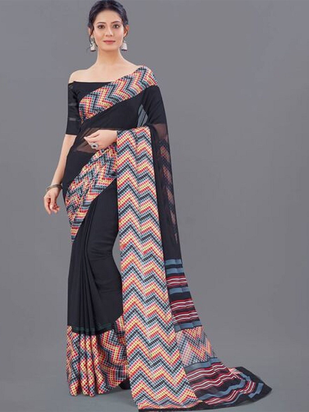 

APNISHA Pure Georgette Saree, Black