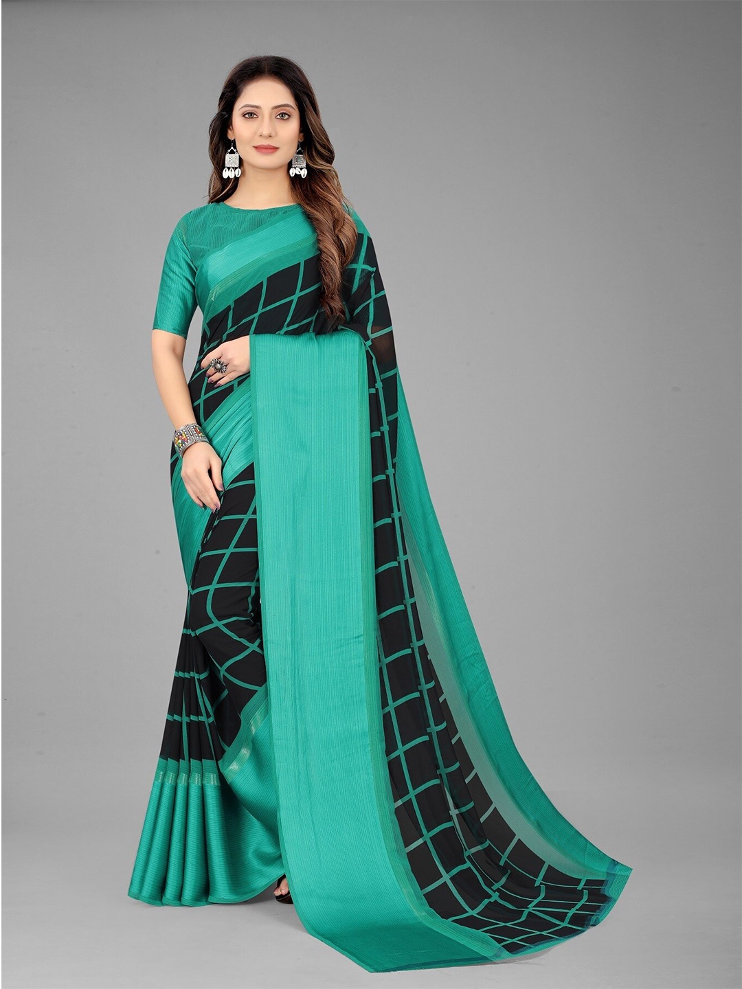 

APNISHA Checked Pure Georgette Saree, Green