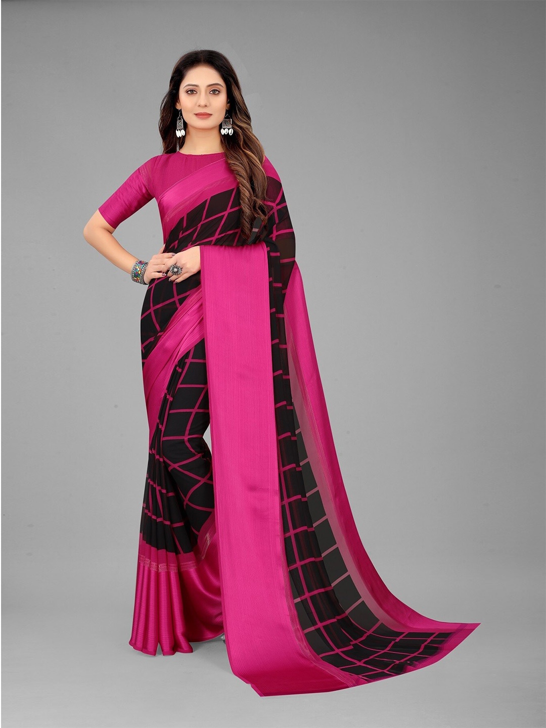 

APNISHA Checked Pure Georgette Saree, Pink