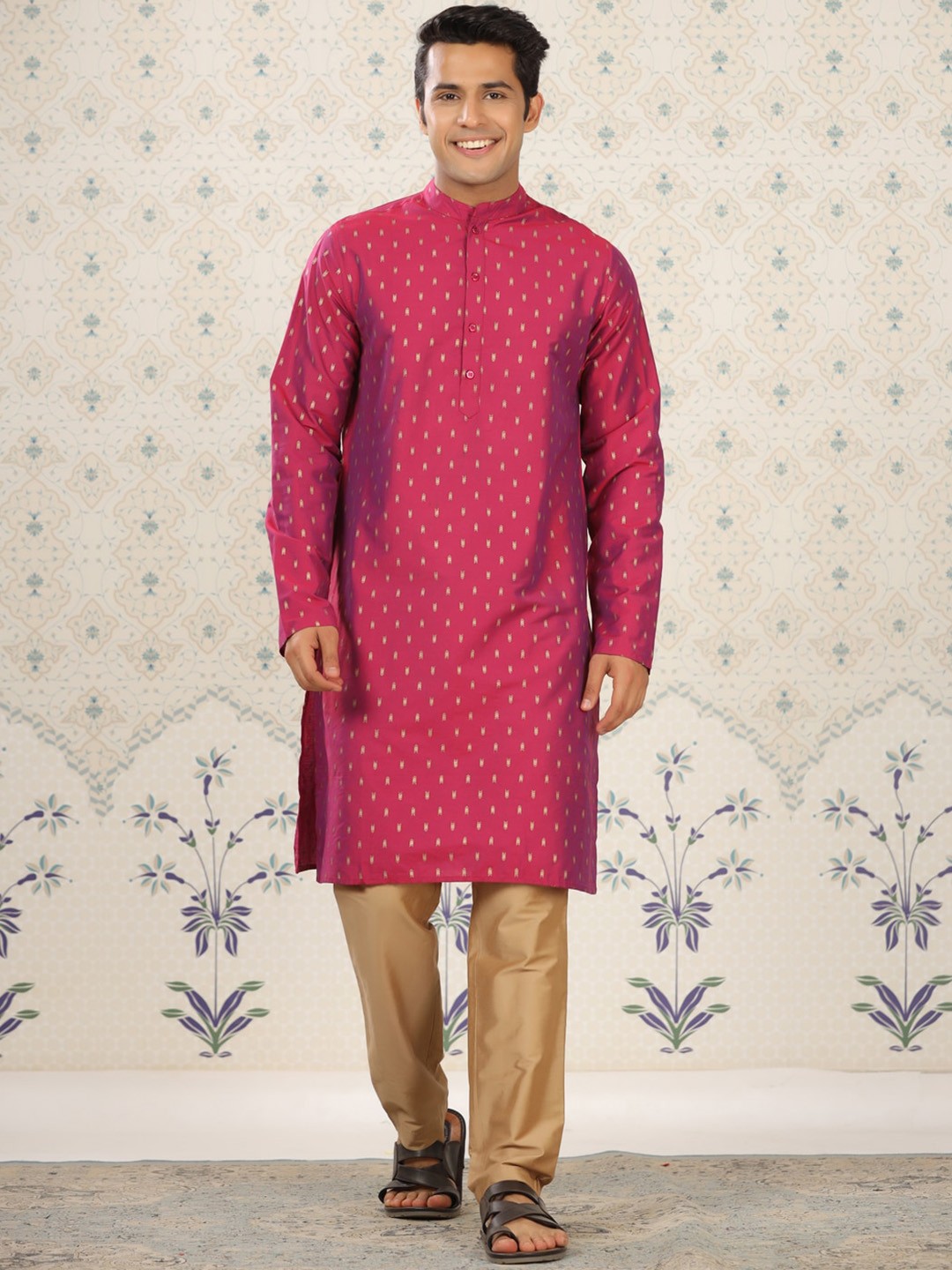 

Ode by House of Pataudi Ethnic Motifs Printed Kurta with Pyjamas, Fuchsia