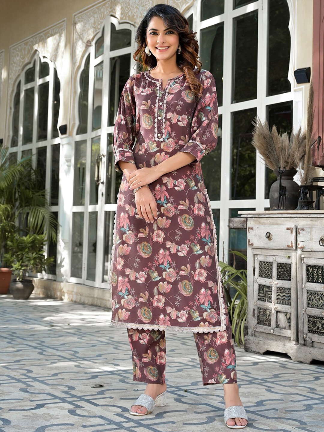 

Yufta Floral Printed Patchwork Puffed Sleeves Straight Kurta With Trousers, Brown