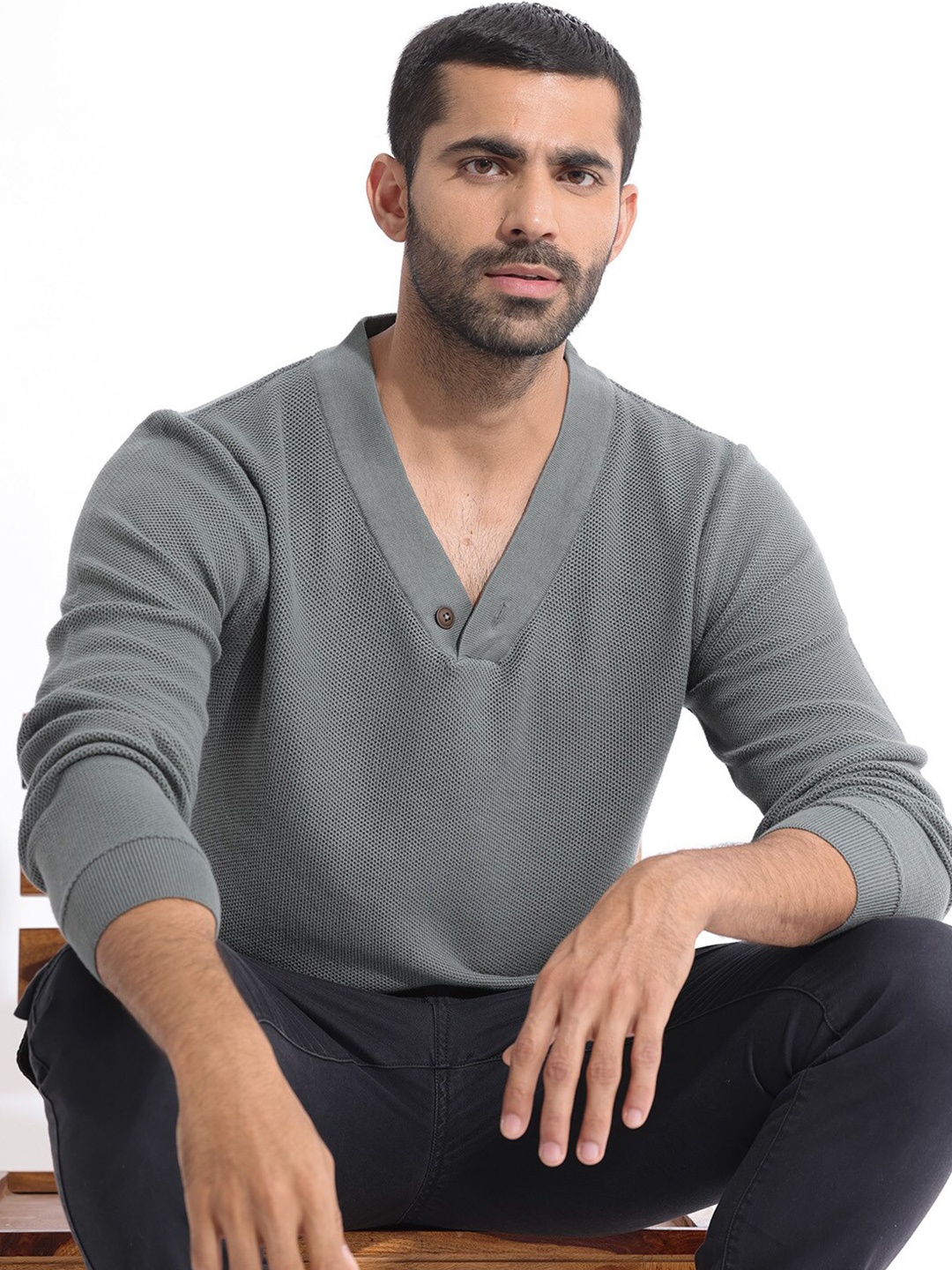 

RARE RABBIT Men Breeze Solid V Neck Cotton Sweater, Grey