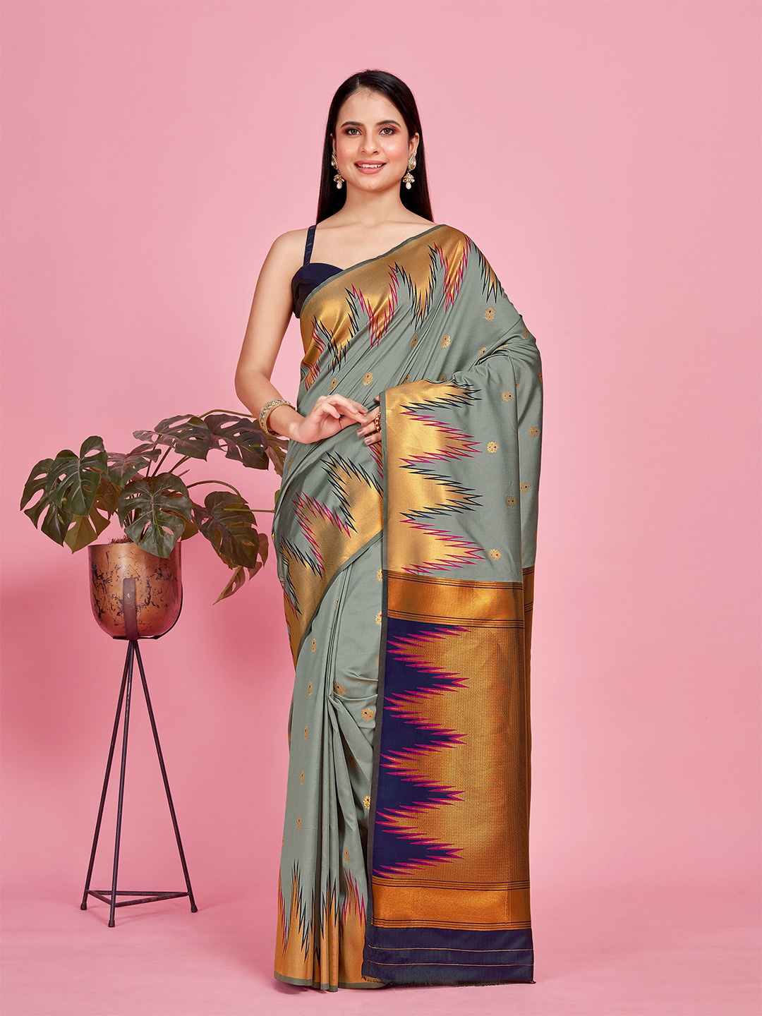 

MIMOSA Ethnic Motifs Woven Design Zari Art Silk Kanjeevaram Saree, Grey