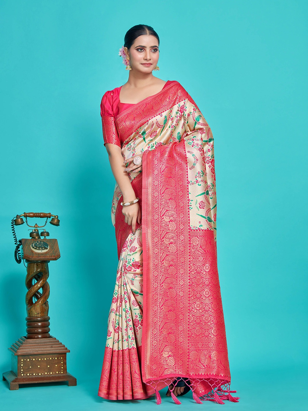 

MIMOSA Ethnic Motifs Woven Design Zari Kanjeevaram Saree, Off white