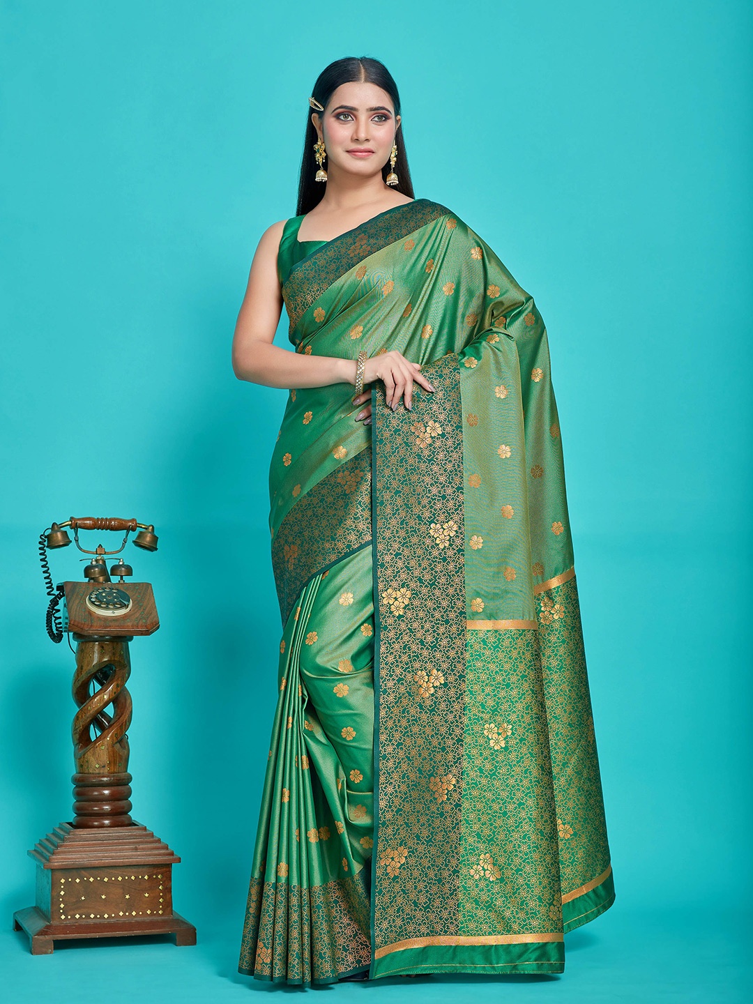 

MIMOSA Ethnic Motifs Woven Design Zari Kanjeevaram Saree, Green