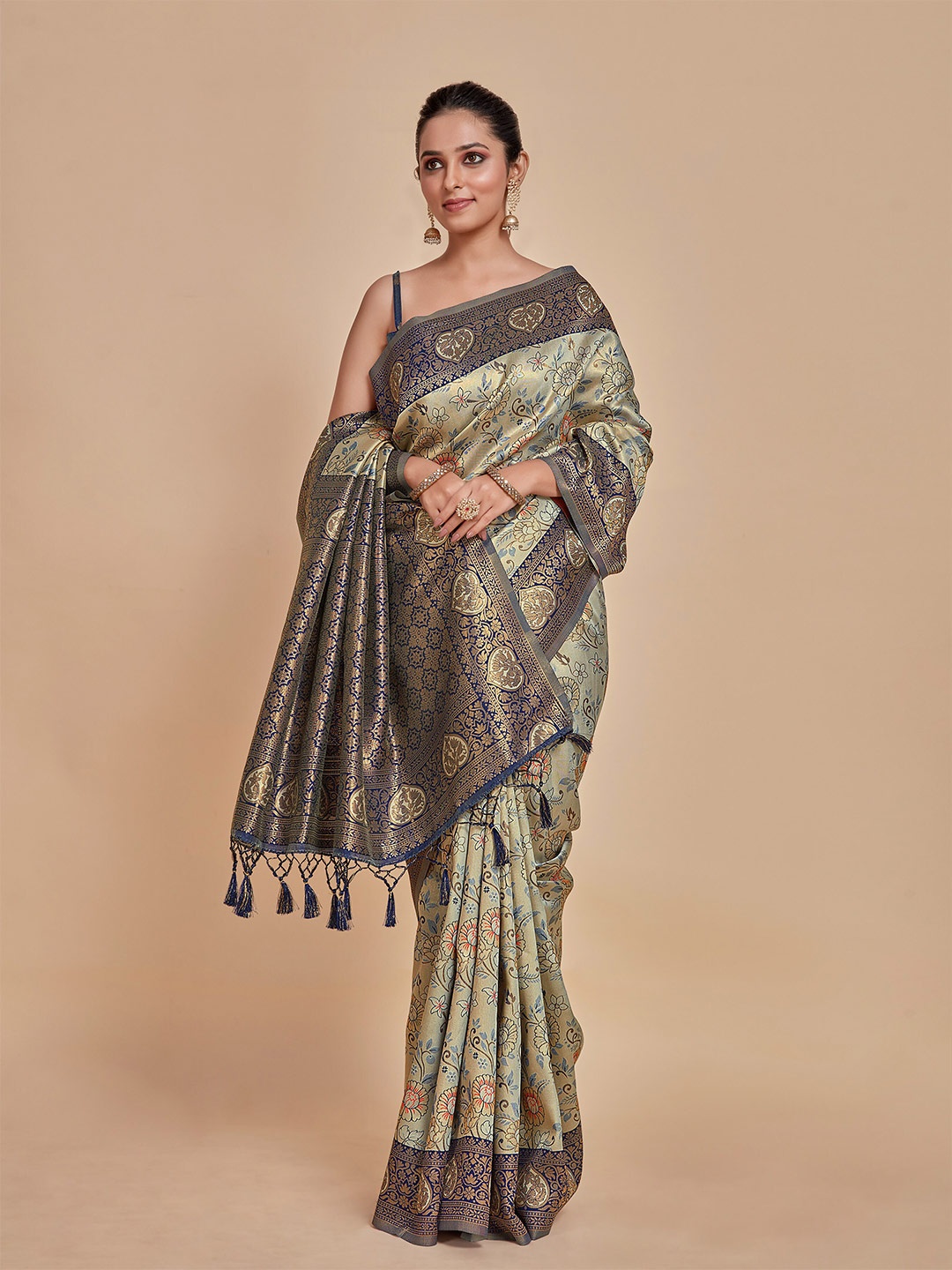

MIMOSA Floral Woven Design Zari Art Silk Kanjeevaram Saree, Grey