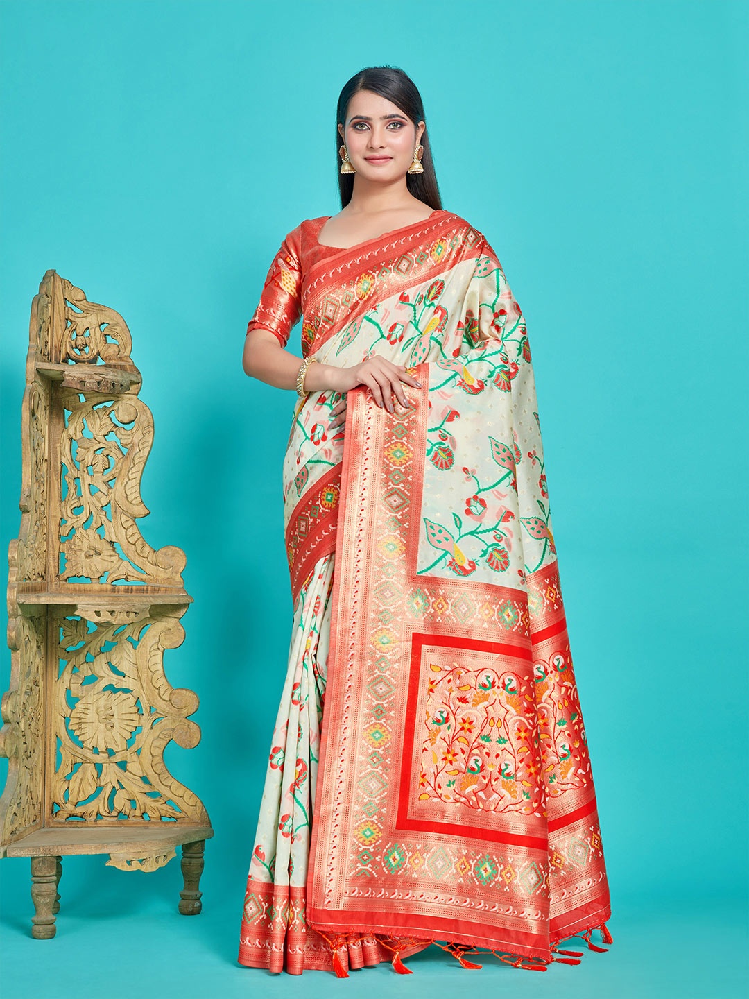 

MIMOSA Ethnic Motifs Woven Design Zari Kanjeevaram Saree, Off white
