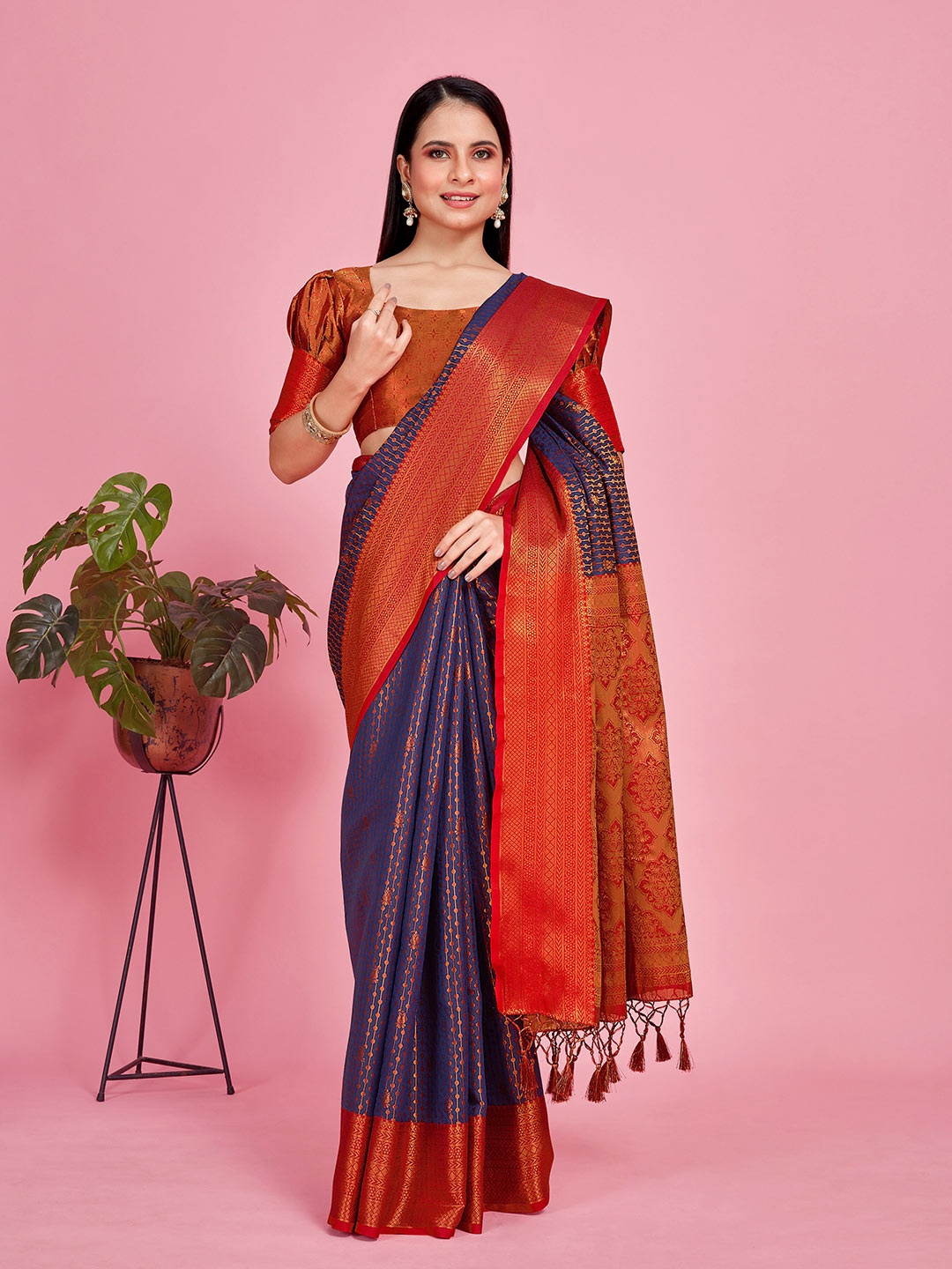 

MIMOSA Ethnic motifs Woven Design Zari Art Silk Kanjeevaram Saree, Navy blue