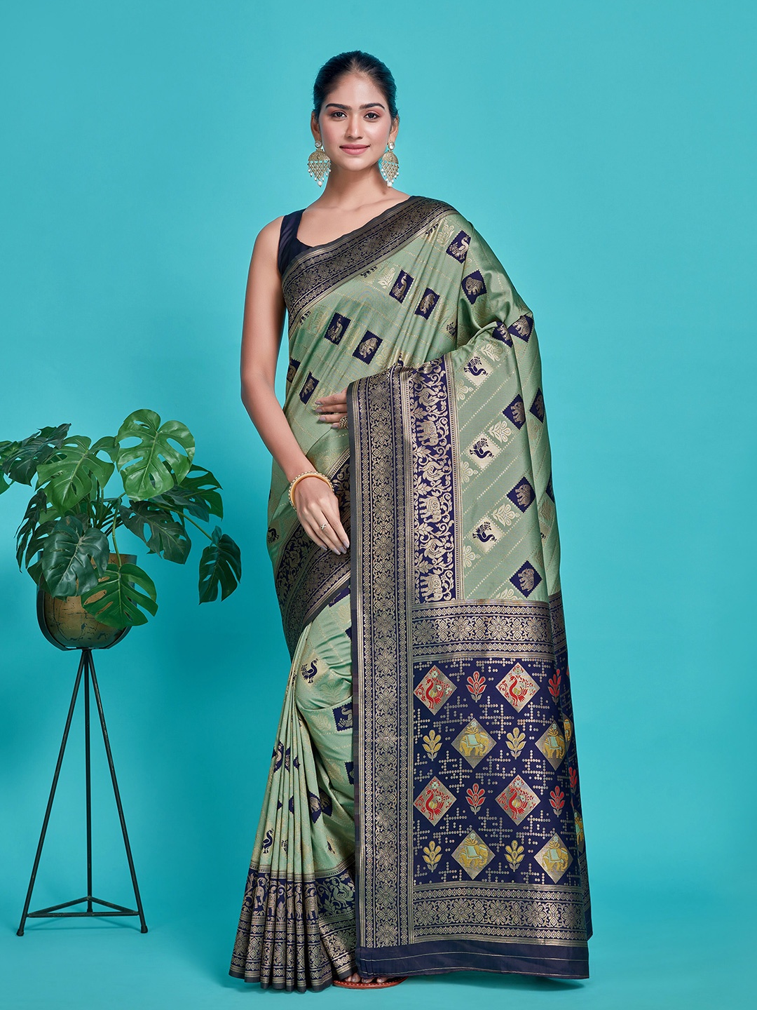 

MIMOSA Paisley Woven Design Zari Kanjeevaram Saree, Green