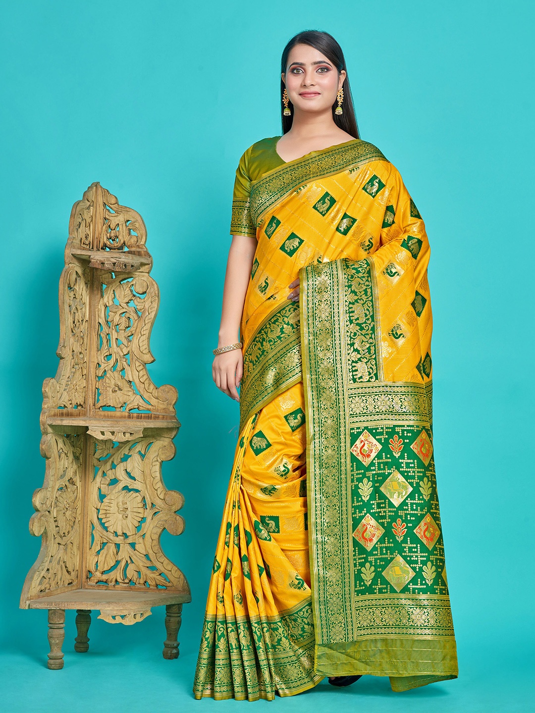 

MIMOSA Ethnic Motifs Woven Design Zari Art Silk Kanjeevaram Saree, Gold