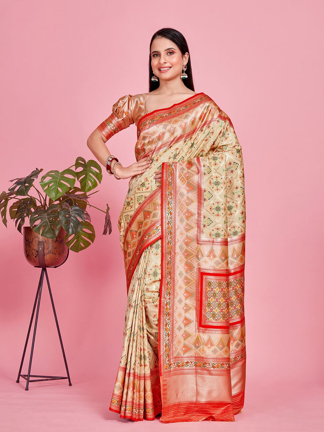 

MIMOSA Woven Design Zari Patola Saree, Off white