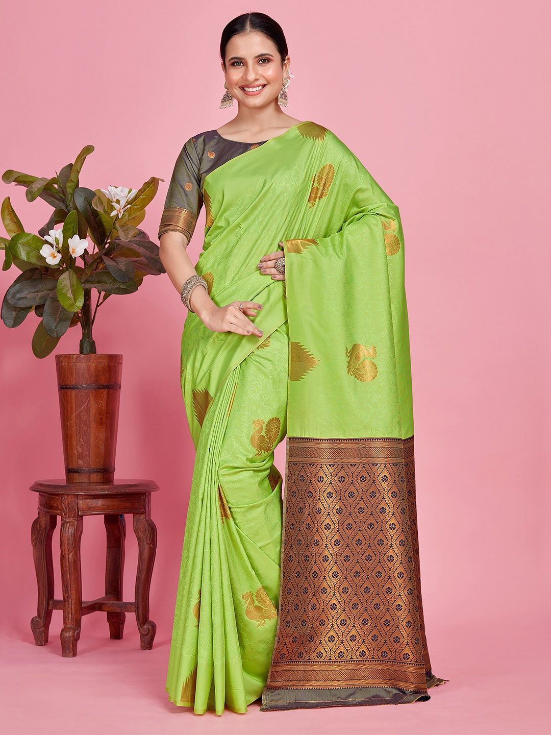 

MIMOSA Ethnic Motifs Woven Design Zari Art Silk Kanjeevaram Saree, Lime green