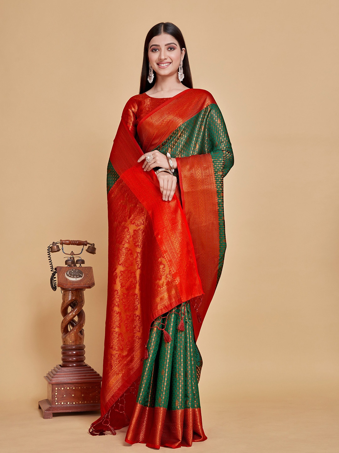 

MIMOSA Ethnic Motifs Woven Design Zari Kanjeevaram Saree, Green