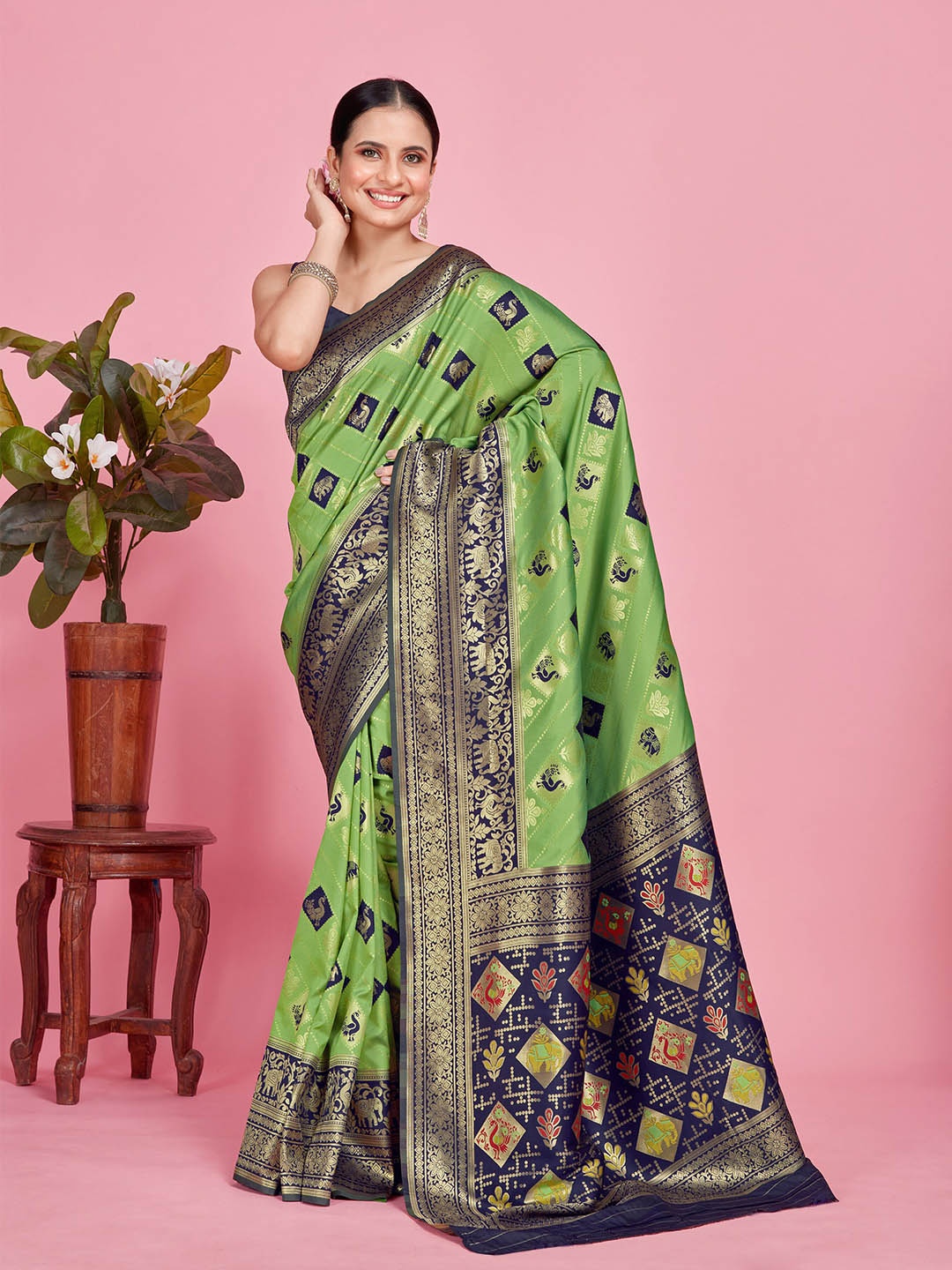 

MIMOSA Ethnic Motifs Woven Design Zari Kanjeevaram Saree, Green