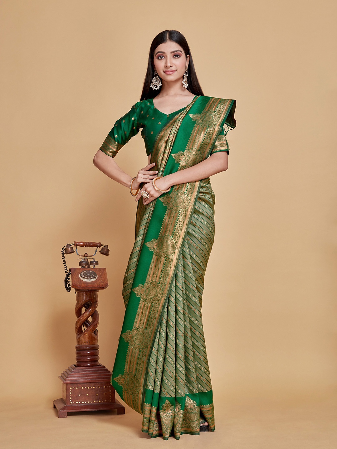 

MIMOSA Ethnic Motifs Woven Design Zari Kanjeevaram Saree, Green