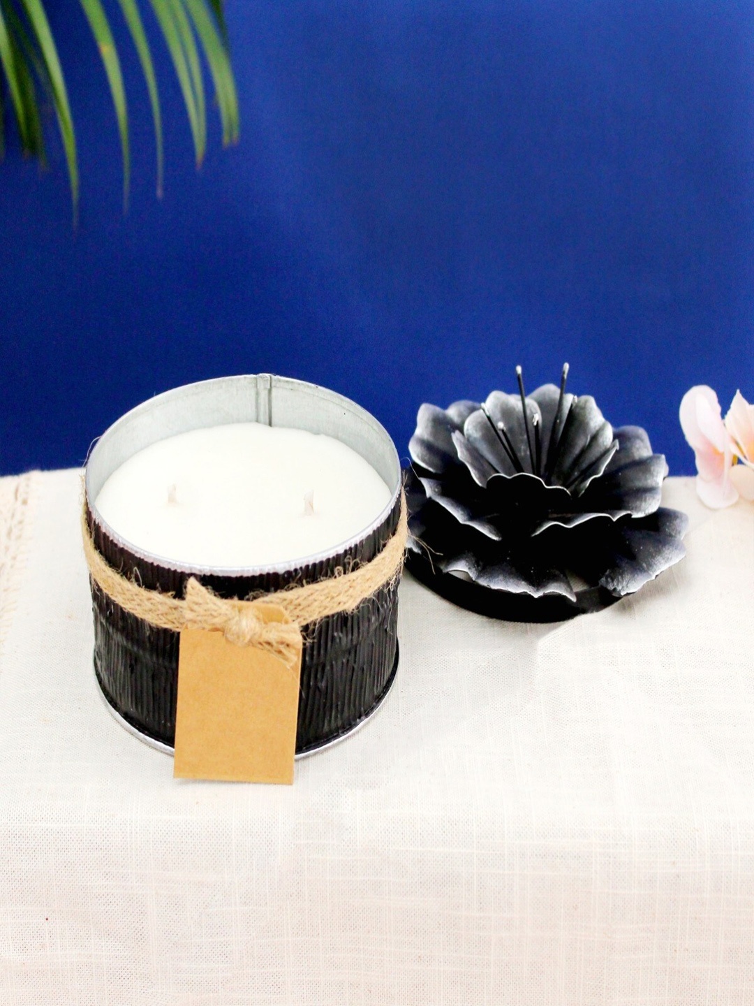 

Izzhaar Soy Wax Scented Candle With Hibiscus Flower Lid, Black