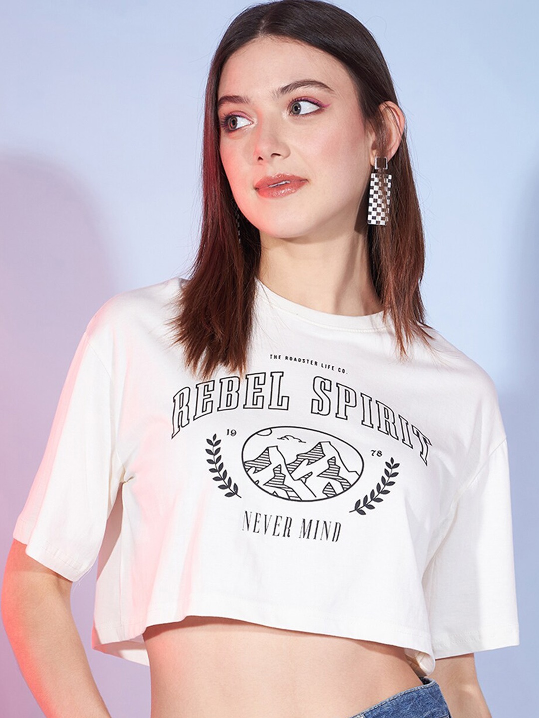 

DressBerry White Typography Printed Drop-Shoulder Sleeves Pure Cotton Boxy Crop T-shirt