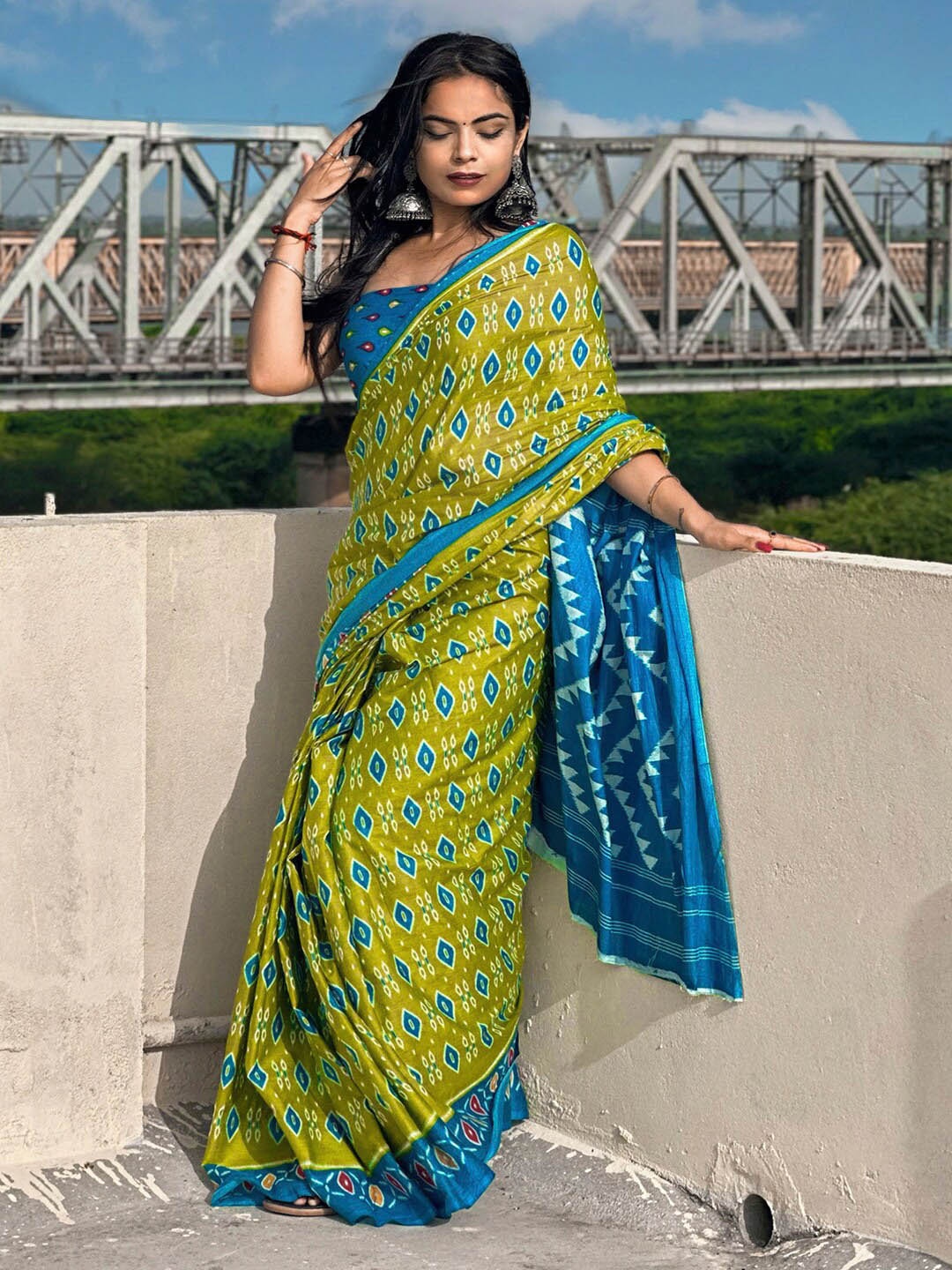 

KALINI Geometric Printed Poly Cotton Bagru Saree, Green