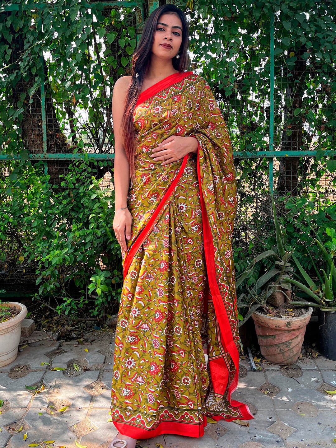 

KALINI Ethnic Motifs Printed Poly Cotton Bagru Saree, Olive