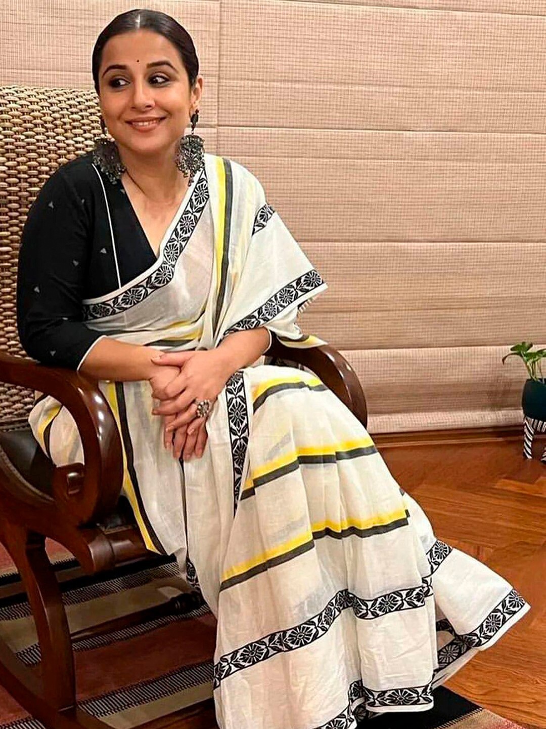 

KALINI Off White & Black Striped Pure Cotton Saree