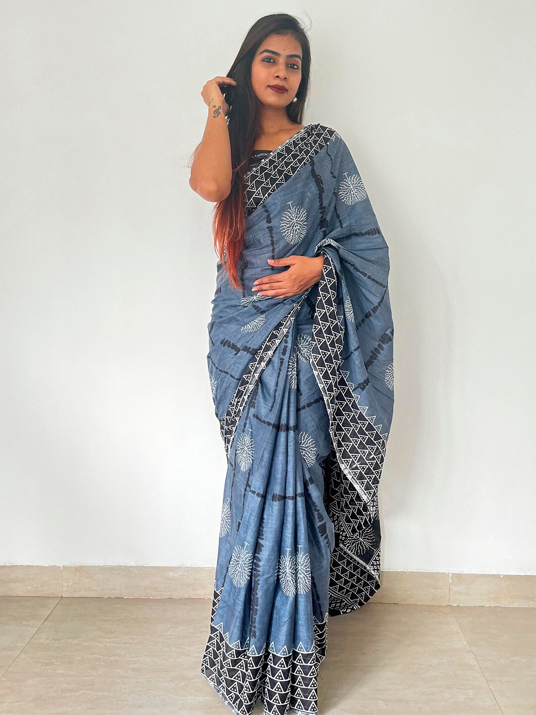 

KALINI Ethnic Motifs Printed Pure Cotton Bagh Saree, Grey