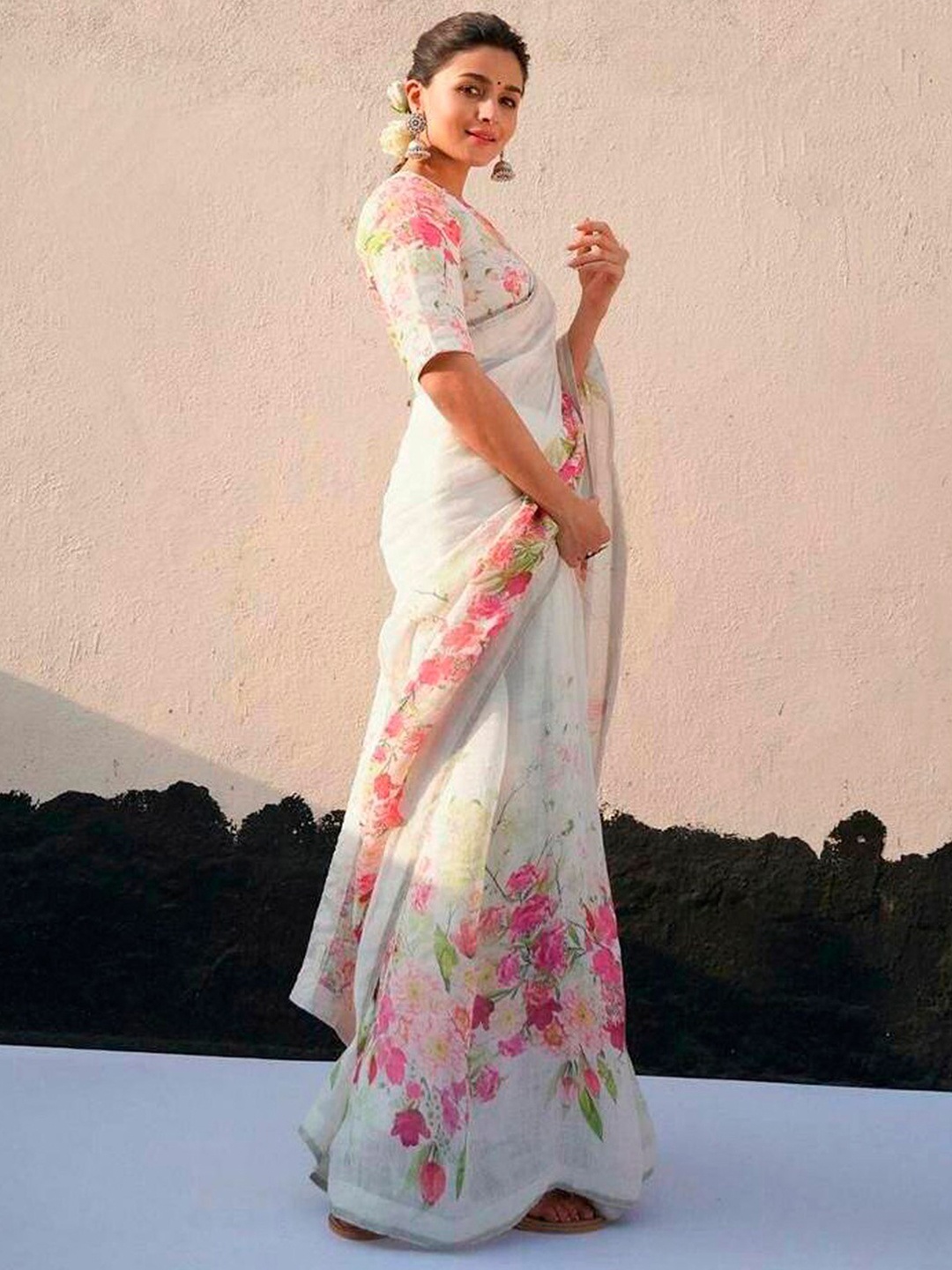 

KALINI White & Pink Floral Pure Cotton Bagru Saree