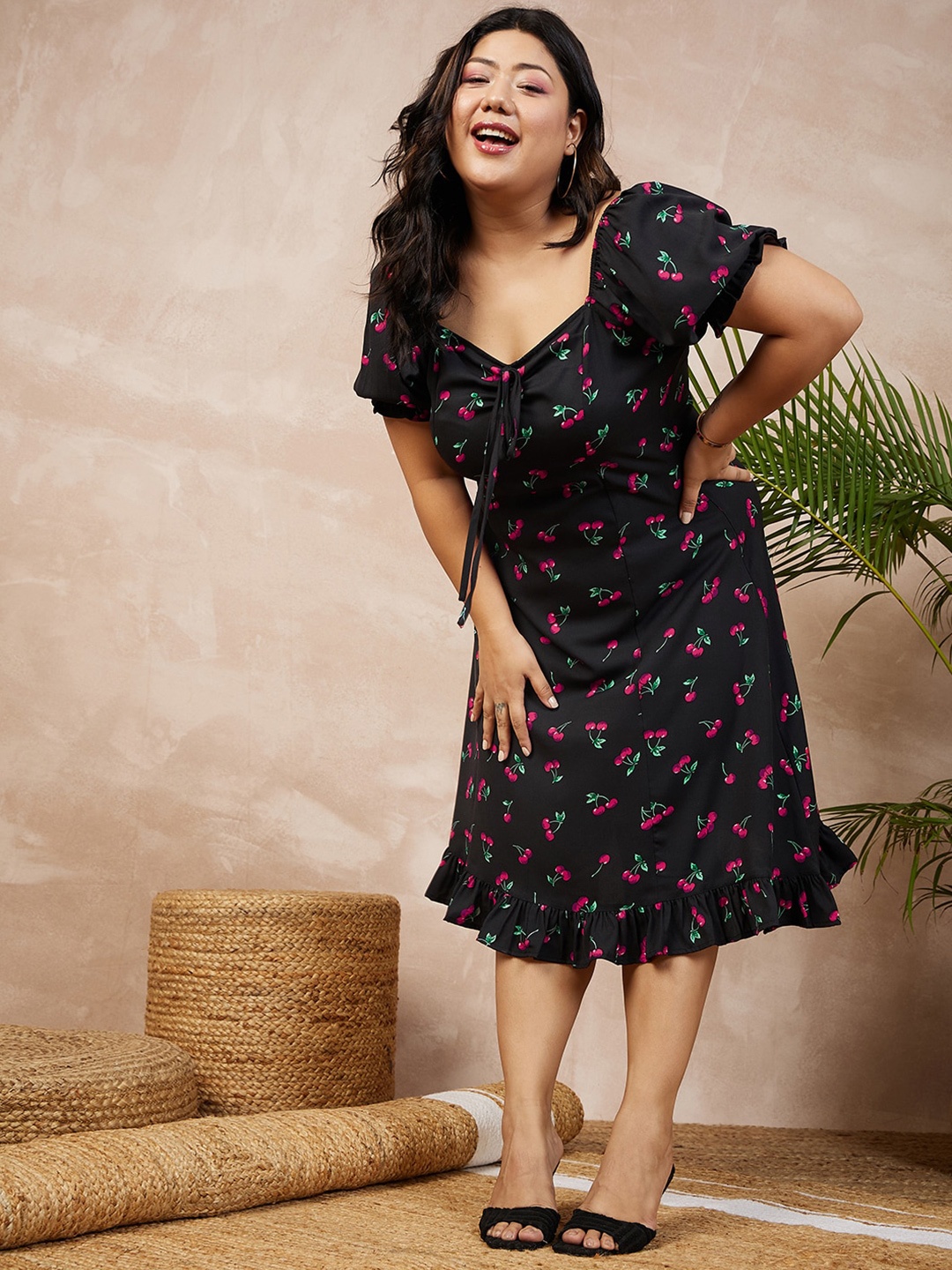 

Berrylush Curve Plus Size Conversational Print Sweetheart Neck Ruffled A-Line Midi Dress, Black