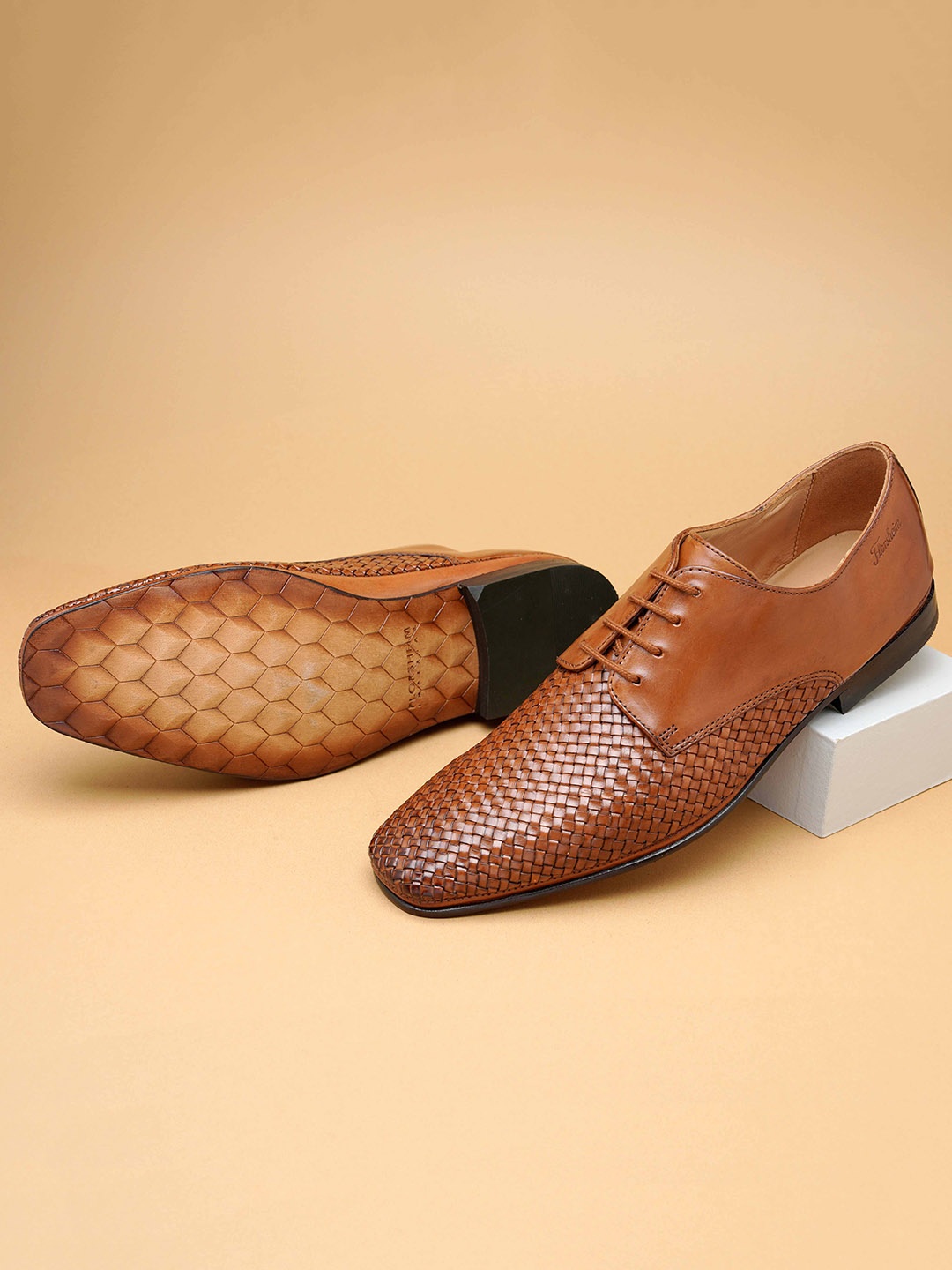 

Florsheim Men Textured Leather Formal Derbys, Tan