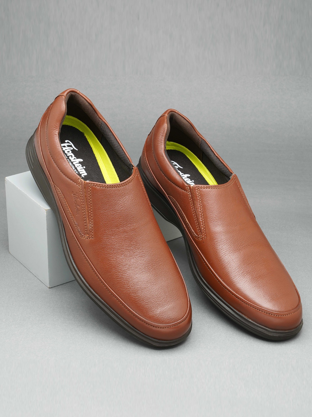 

Florsheim Men Leather Formal Slip-On Shoes, Brown