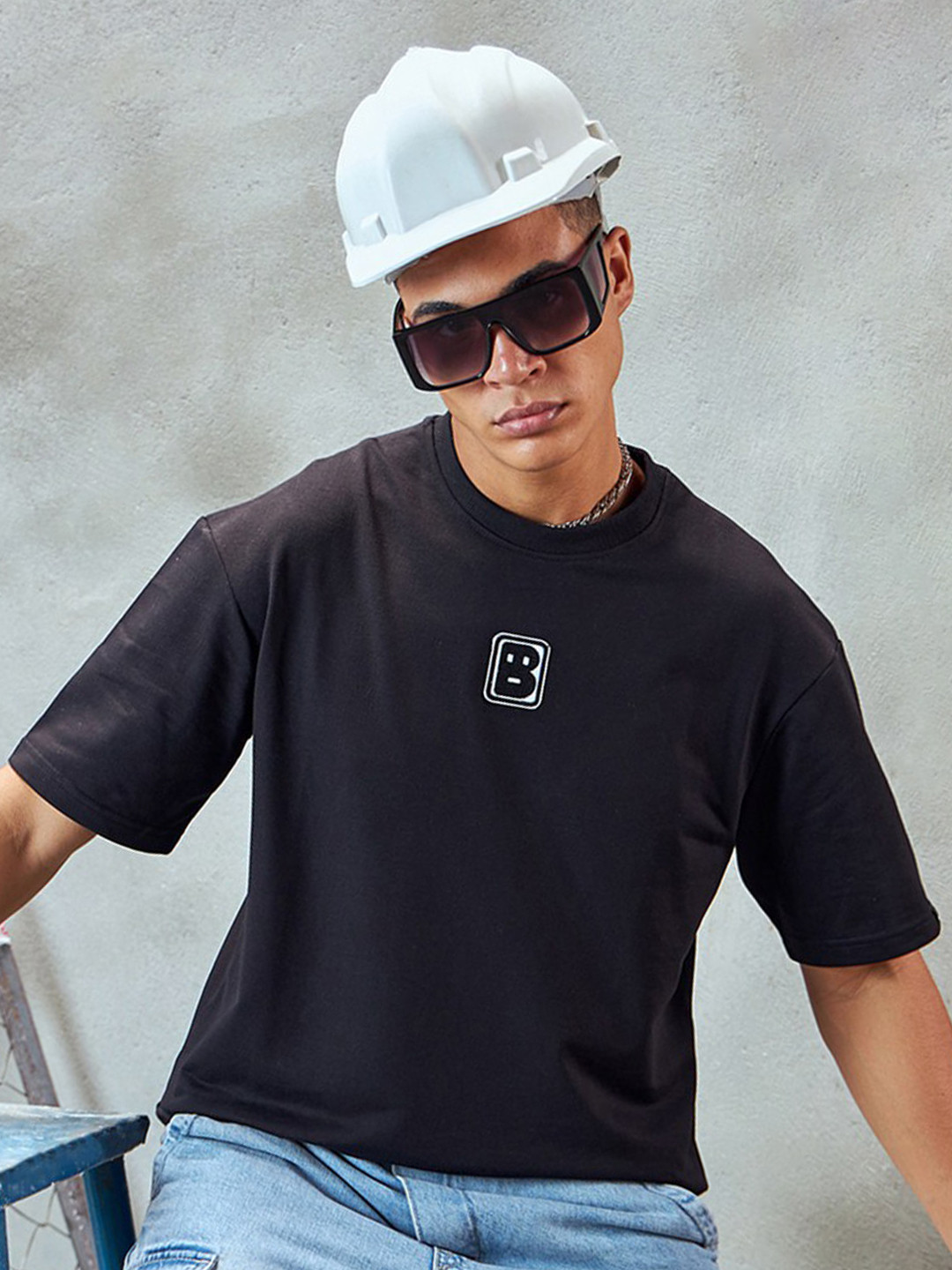 

Bewakoof Heavy Duty 1.0 Men Black Embroidered Oversized Plus Size T-shirt
