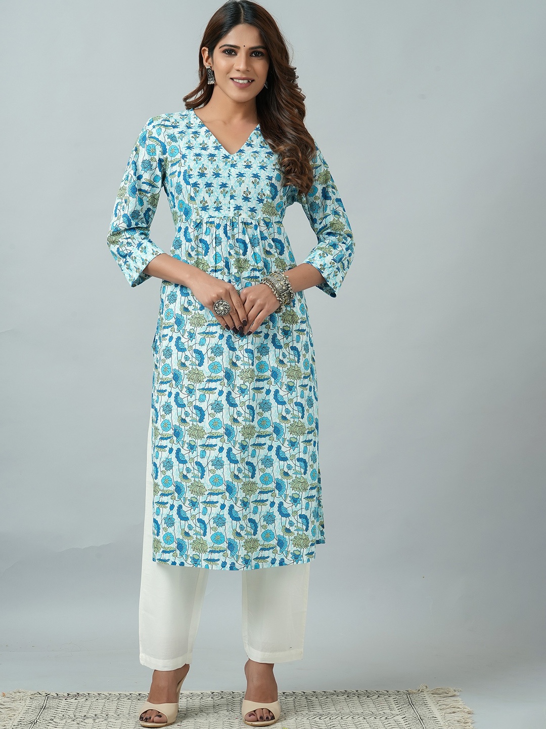 

HERE&NOW Floral Printed V-Neck Straight Kurta, Blue