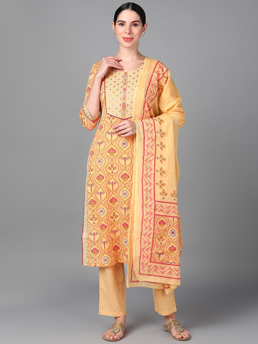 

AAYUMI Floral Printed Regular Gotta Patti Kurta With Pyjamas & Dupatta, Yellow