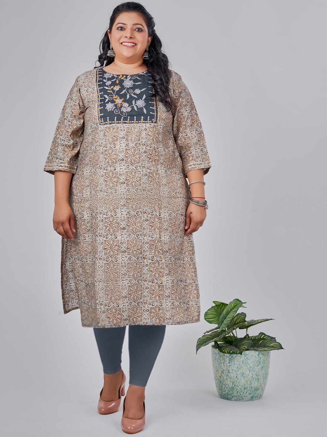 

NAYRA Plus Size Floral Embroidered Cotton Straight Kurta, Green