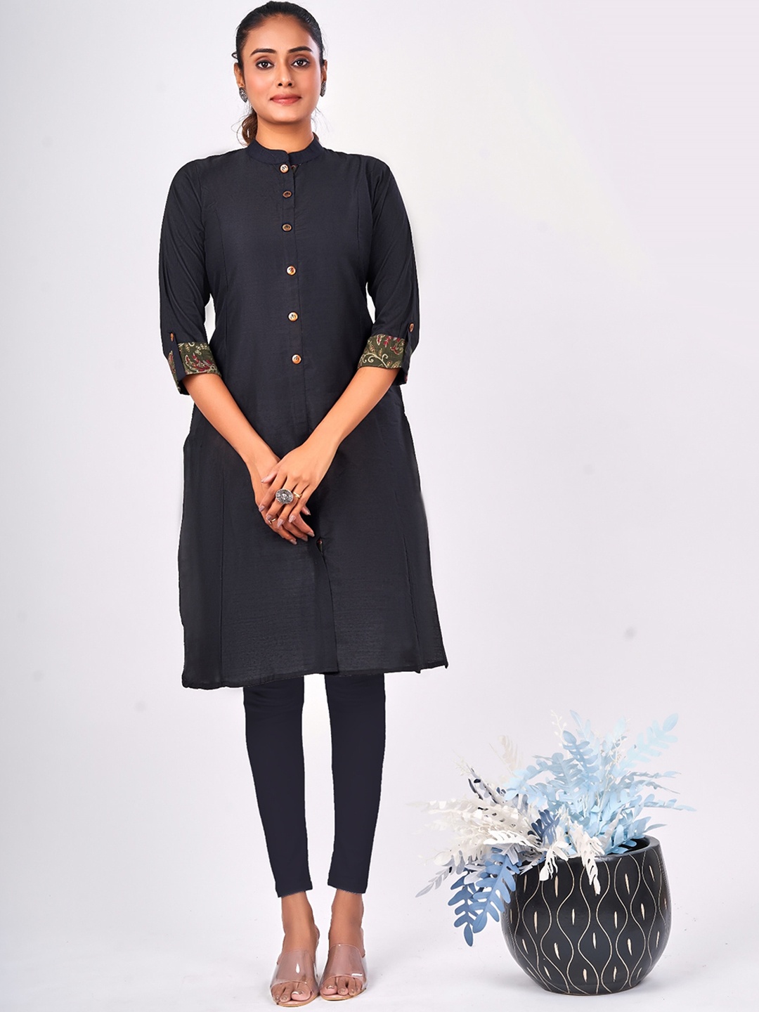 

NAYRA Mandarin Collar Kurta, Black