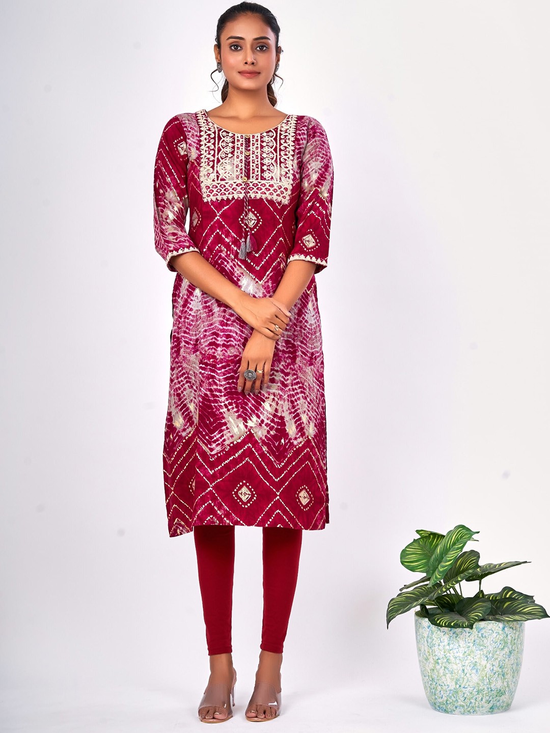 

NAYRA Geometric Printed Thread Work Straight Kurta, Red