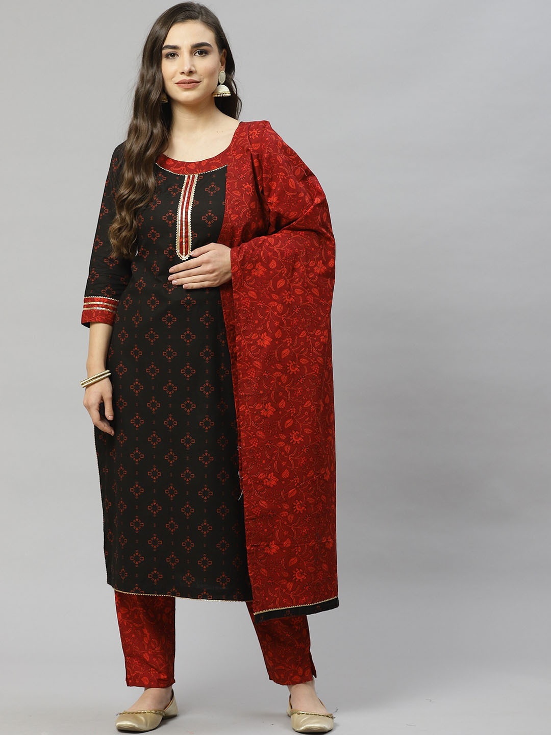 

JC4U Floral Printed Regular Gotta Patti Kurta With Trousers & Dupatta, Black