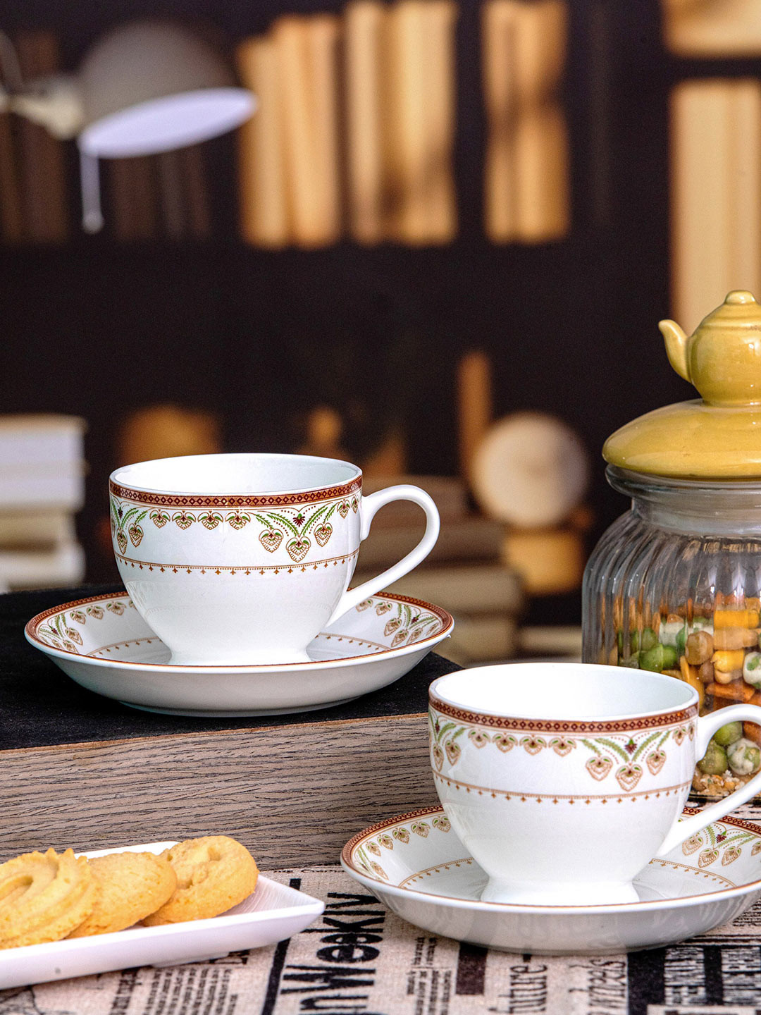 

SONAKI White & Green 12 Pieces Bone China Glossy Cup & Saucer 180 ml Each