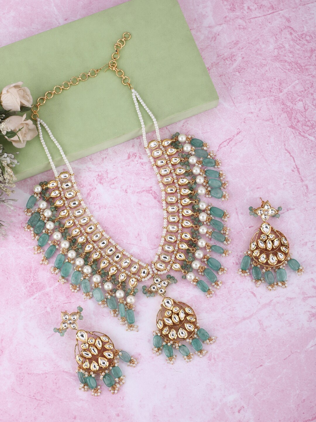 

AURAA TRENDS Gold-Plated Kundan Necklace & Earrings