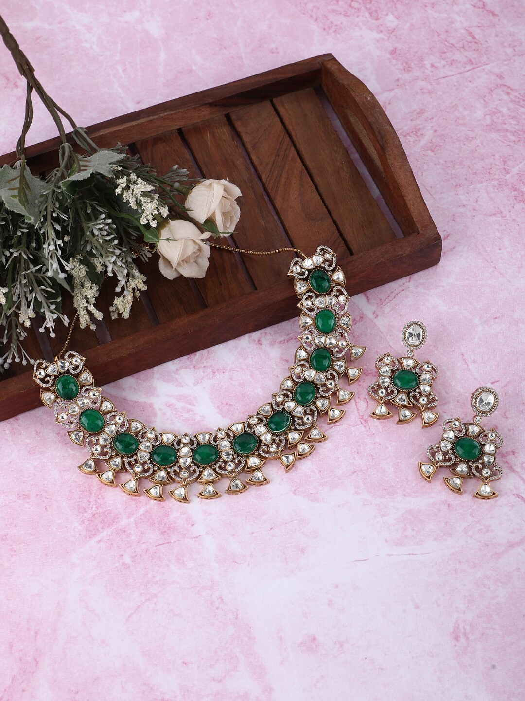 

AURAA TRENDS Gold-Plated Kundan Studded Necklace & Earrings