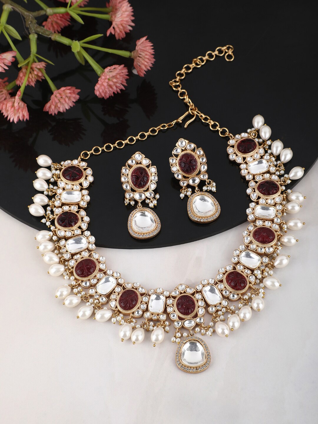 

AURAA TRENDS Gold-Plated Kundan Necklace & Earrings