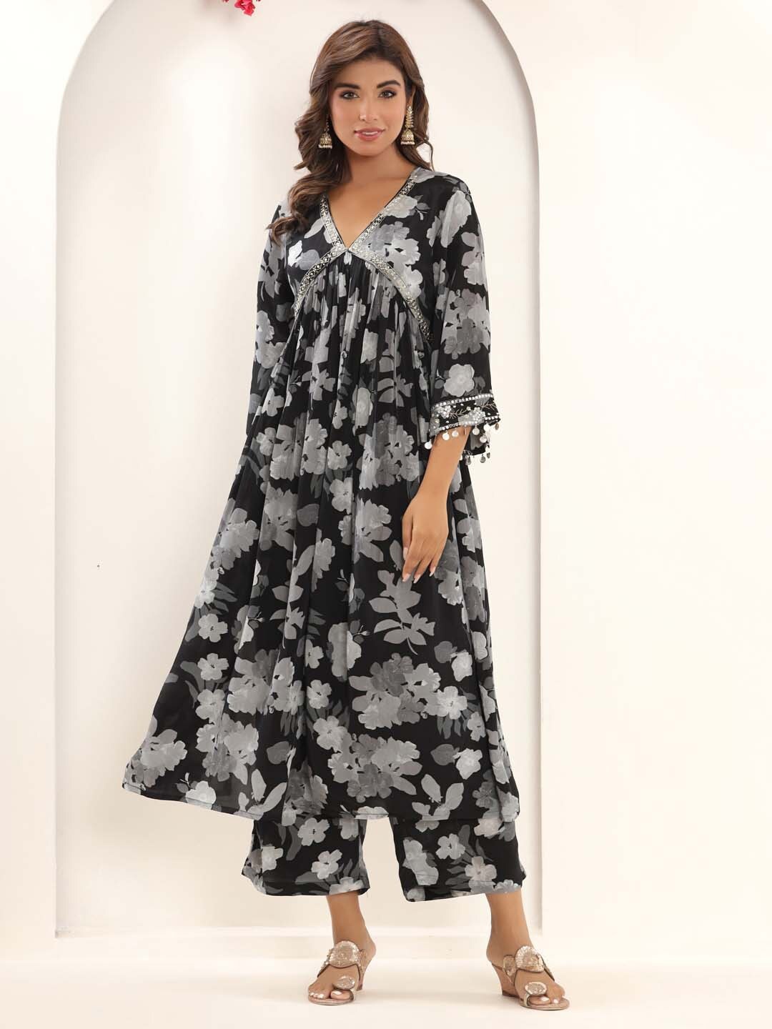 

Meena Bazaar Floral Printed Empire Sequinned Kurta With Palazzos, Black