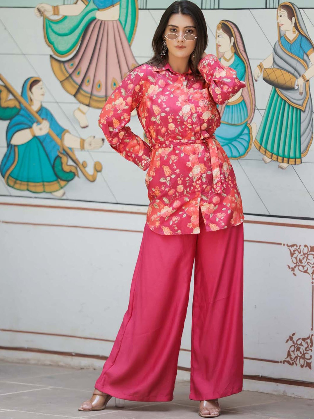 

Meena Bazaar Floral Printed Mirror Work Kurta with Palazzos, Magenta