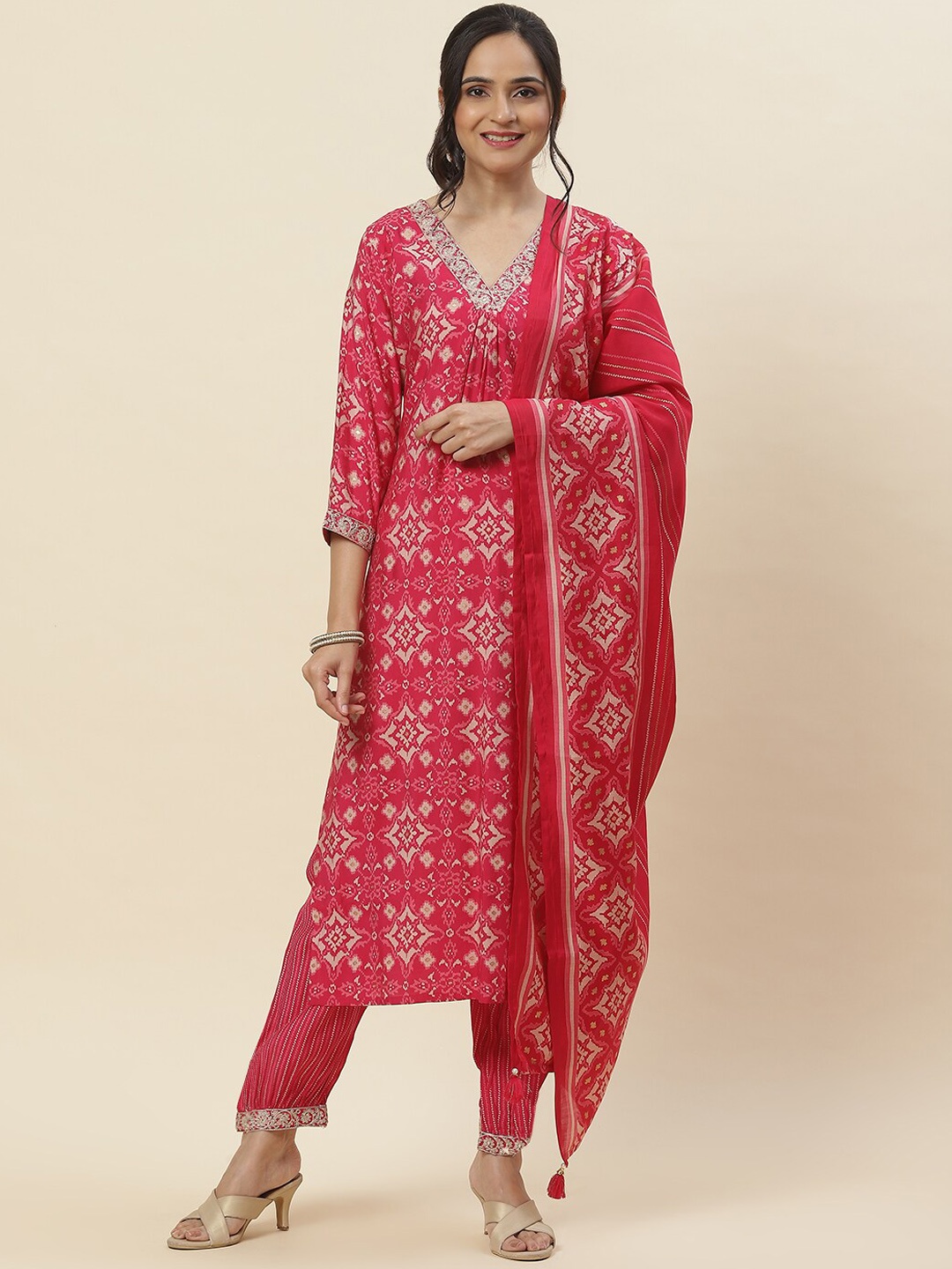

Meena Bazaar Ethnic Motifs Printed Regular Kurta with Trousers & Dupatta, Fuchsia