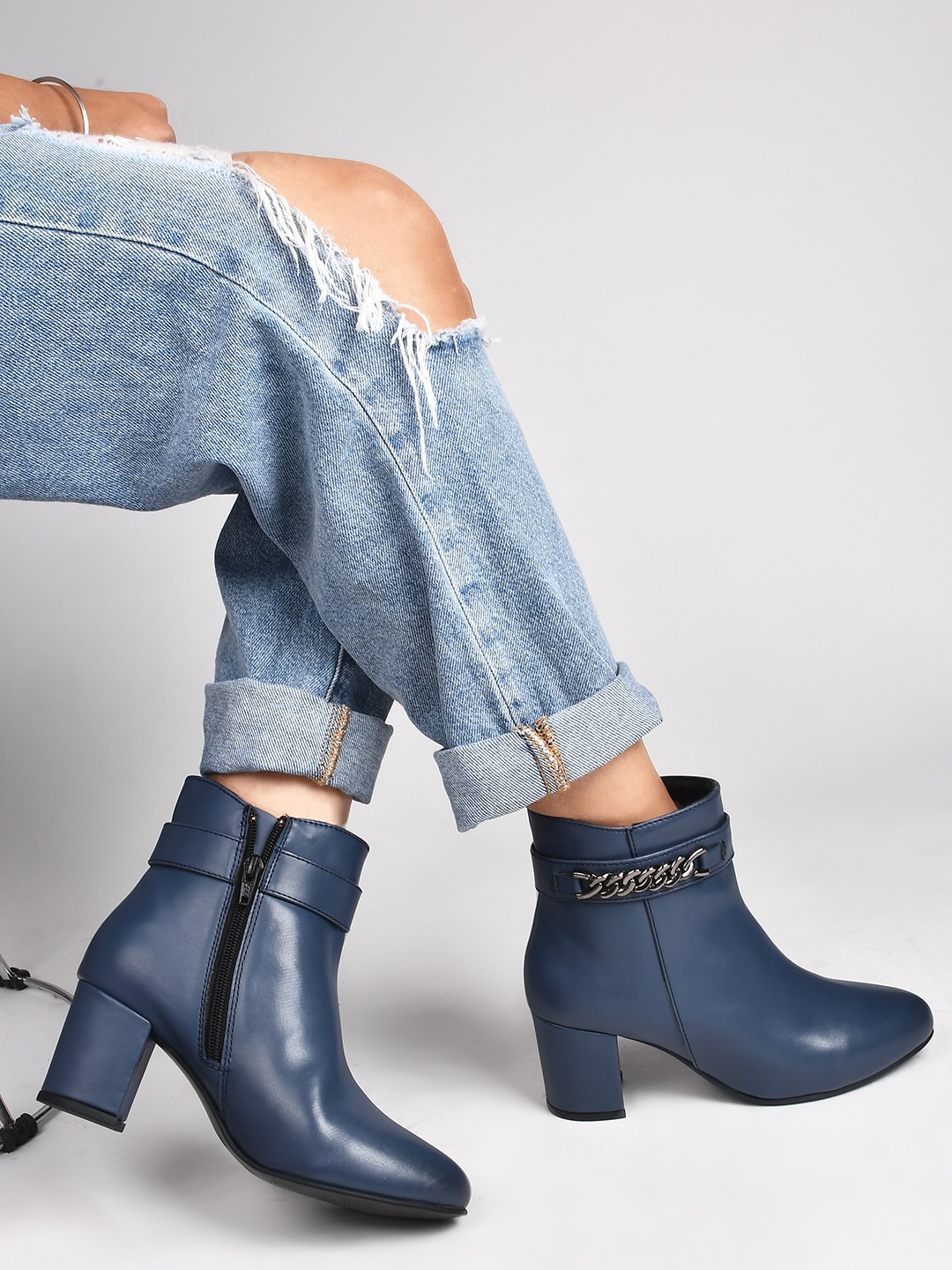 

SHUZ TOUCH Women High Top Block Heel Regular Boots With Chain Detail, Navy blue
