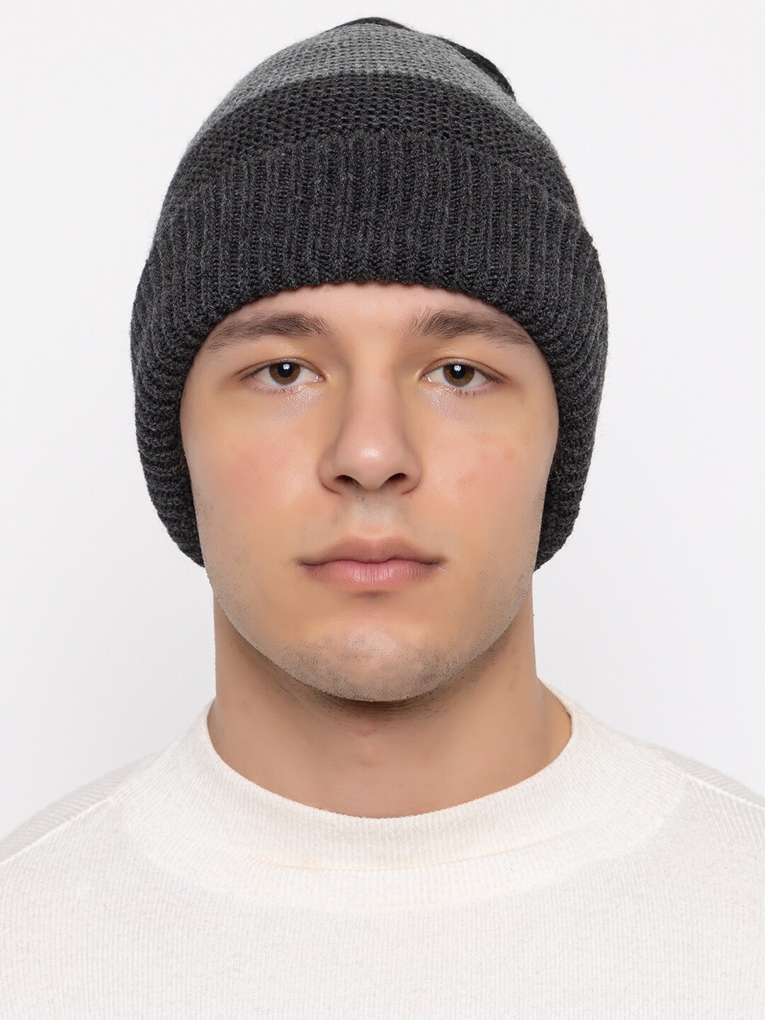

513 Men Colourblocked Knitted Acrylic Beanie, Black