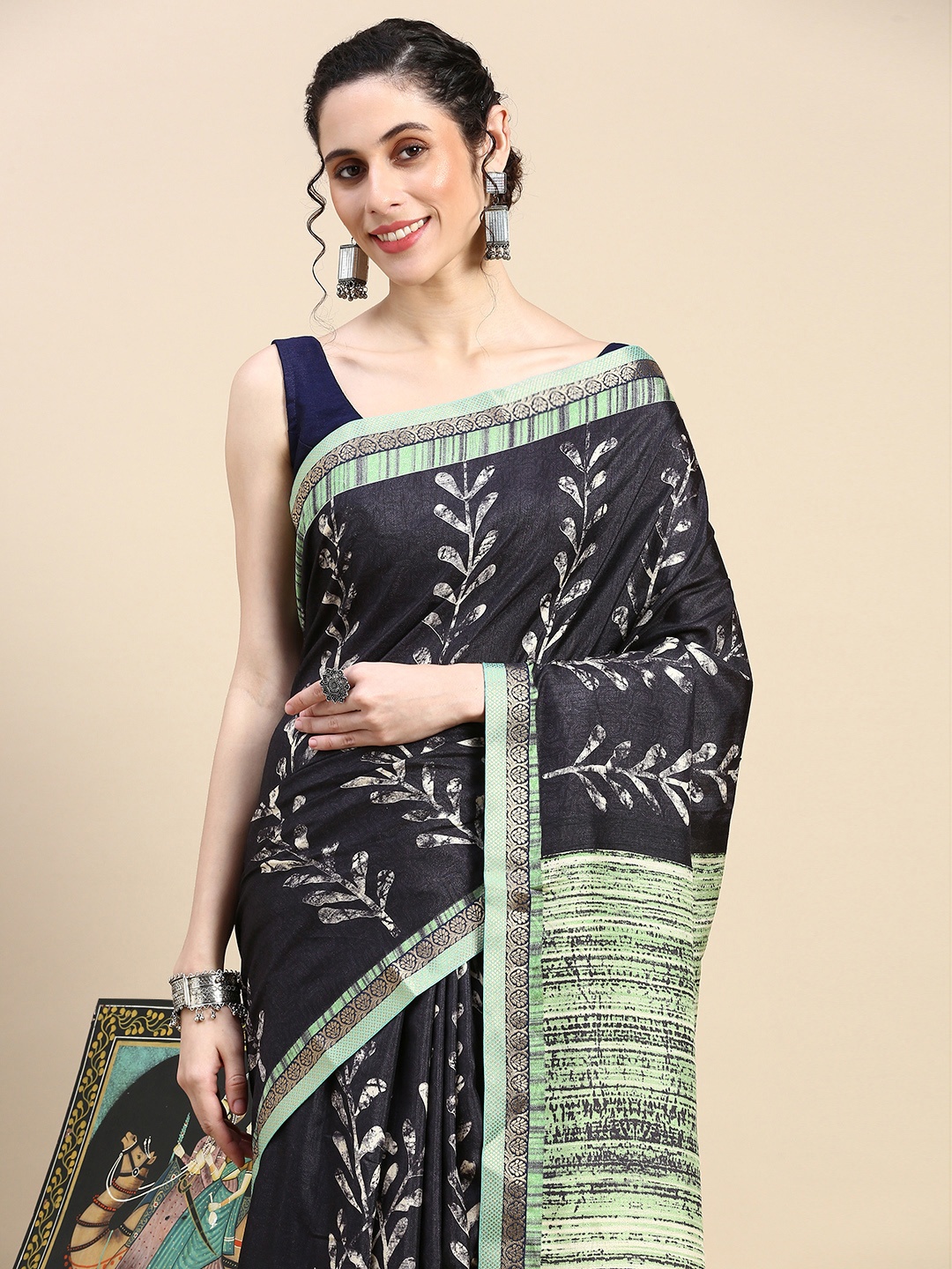 

HERE&NOW Floral Printed Saree, Black